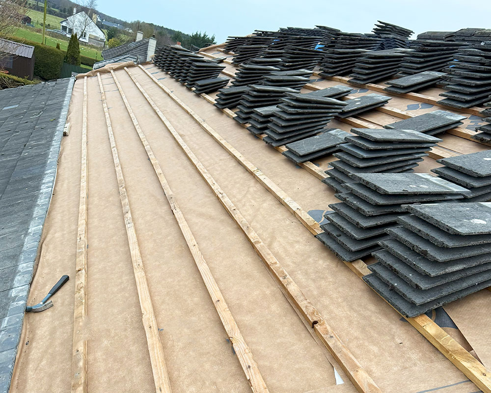 Tradesmen Building Roofing